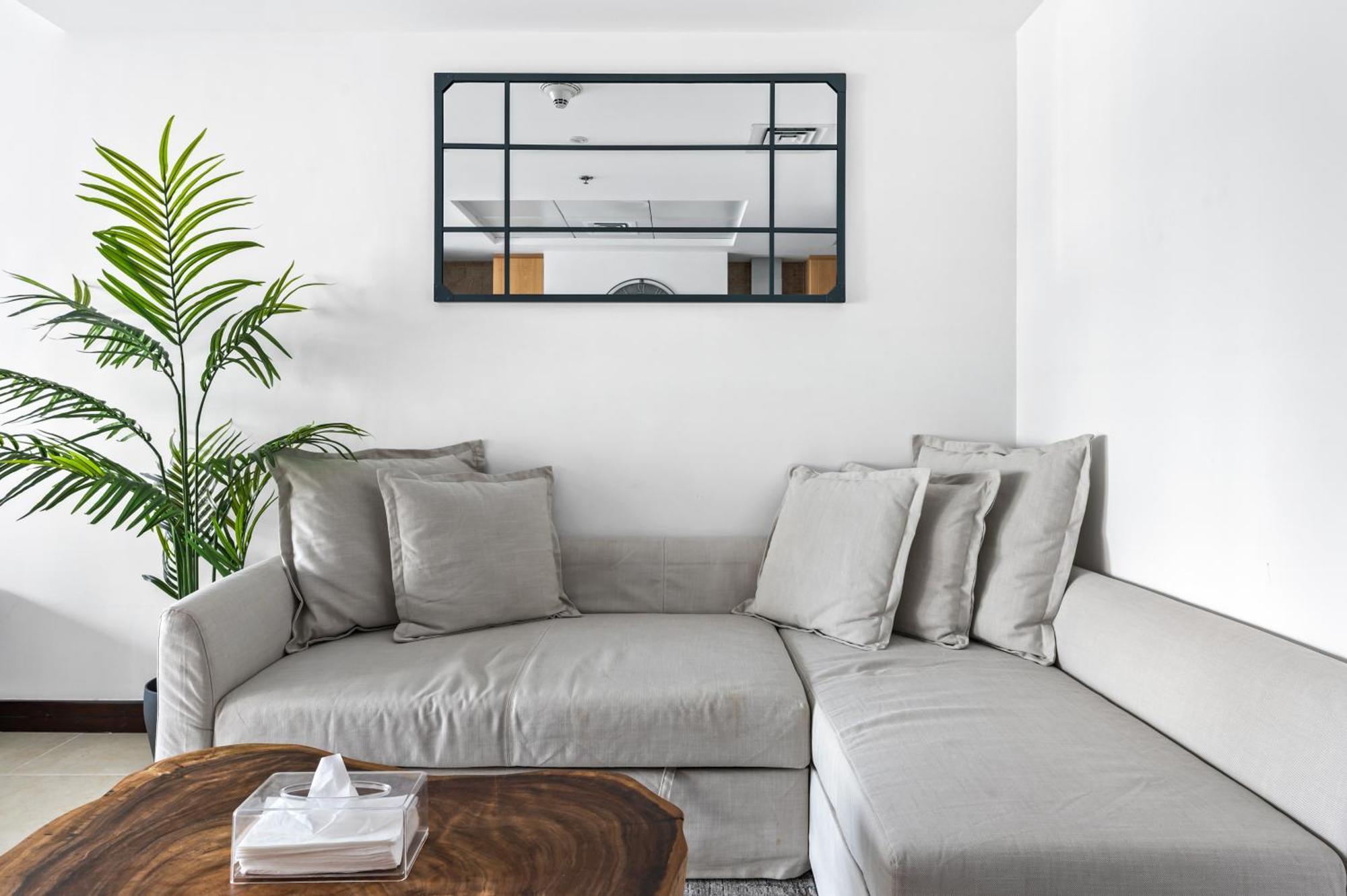 Upscale Studio Full Lake View In Goldcrest View Tower 迪拜 外观 照片