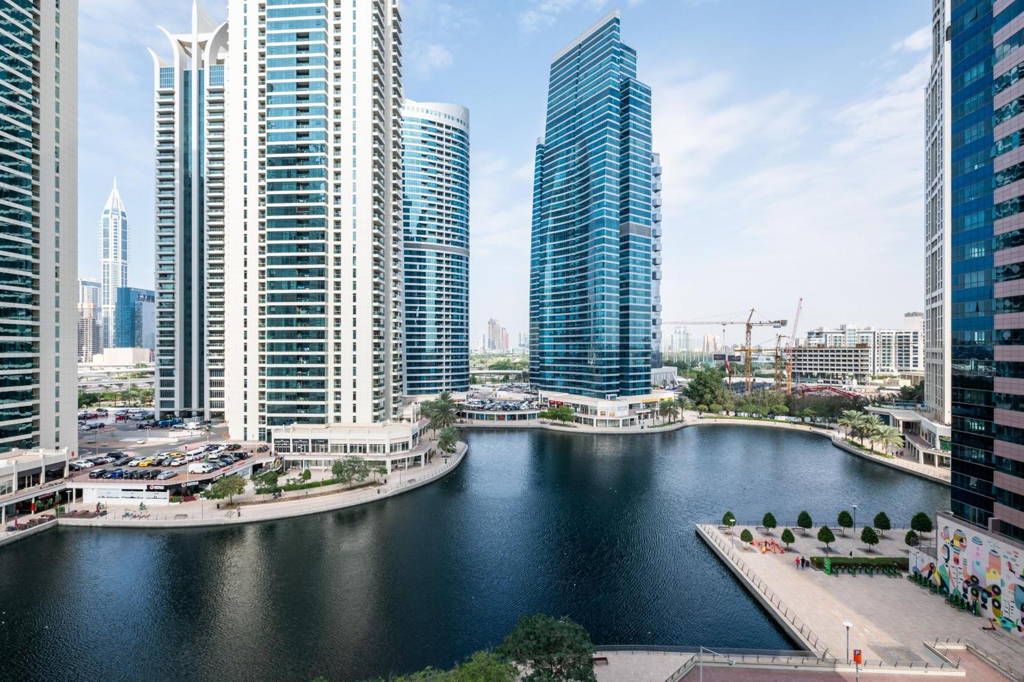 Upscale Studio Full Lake View In Goldcrest View Tower 迪拜 外观 照片