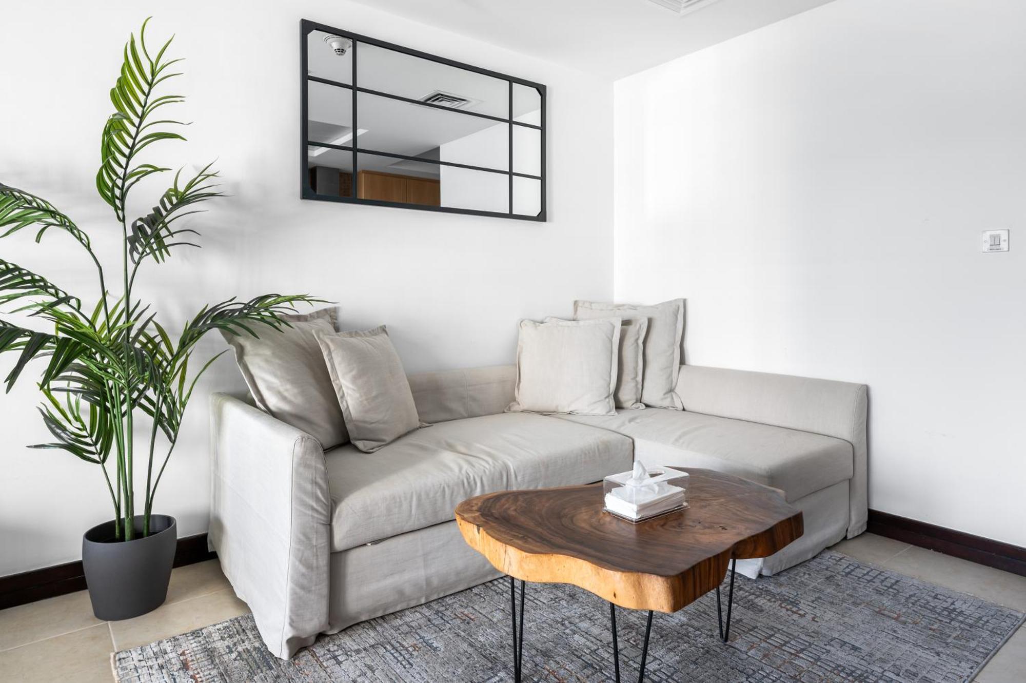 Upscale Studio Full Lake View In Goldcrest View Tower 迪拜 外观 照片