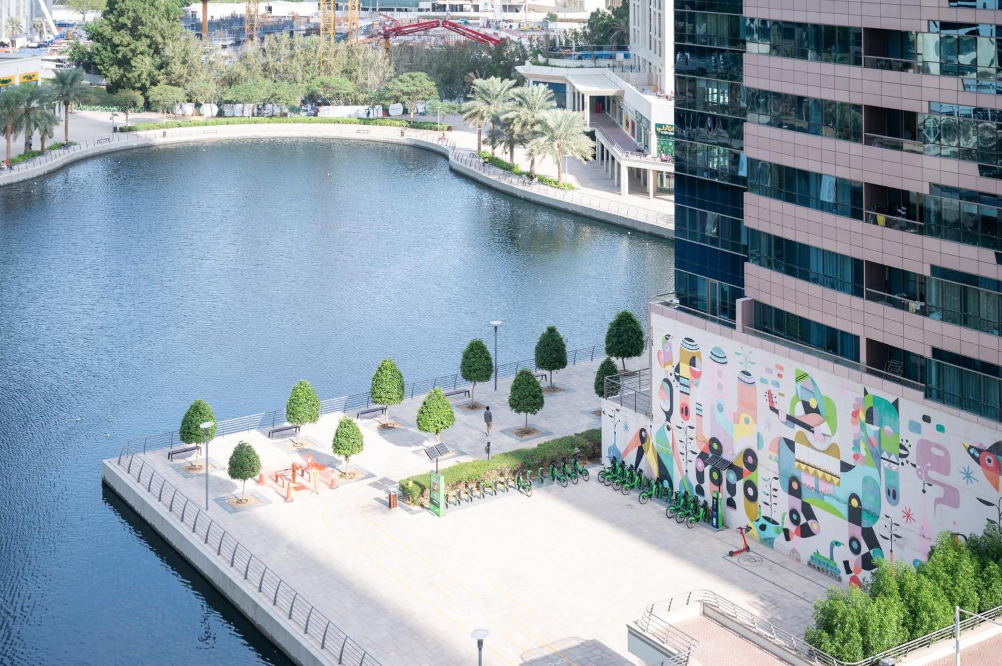 Upscale Studio Full Lake View In Goldcrest View Tower 迪拜 外观 照片