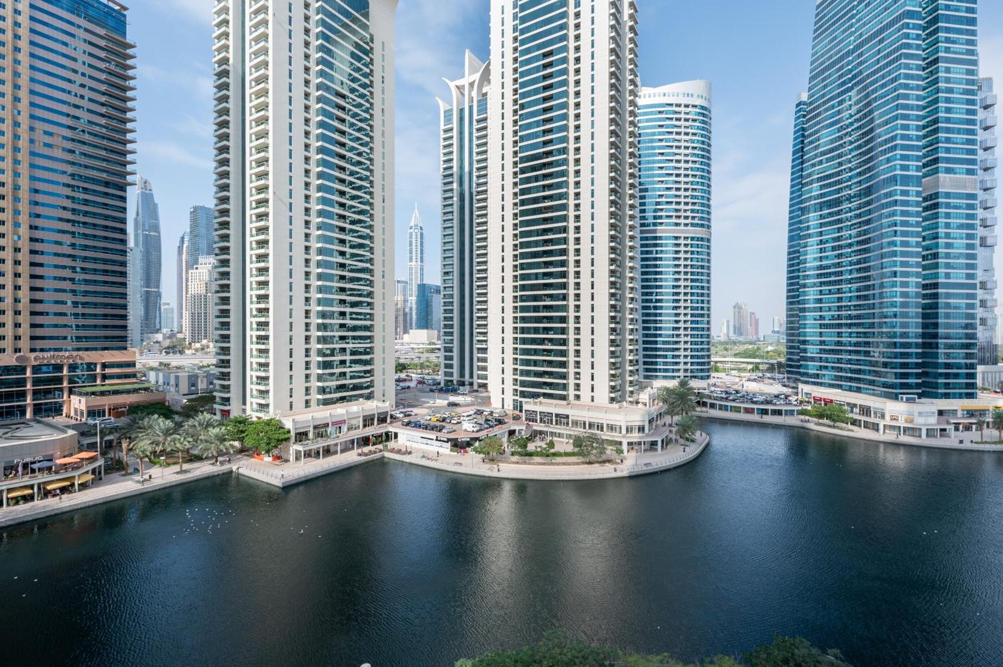 Upscale Studio Full Lake View In Goldcrest View Tower 迪拜 外观 照片